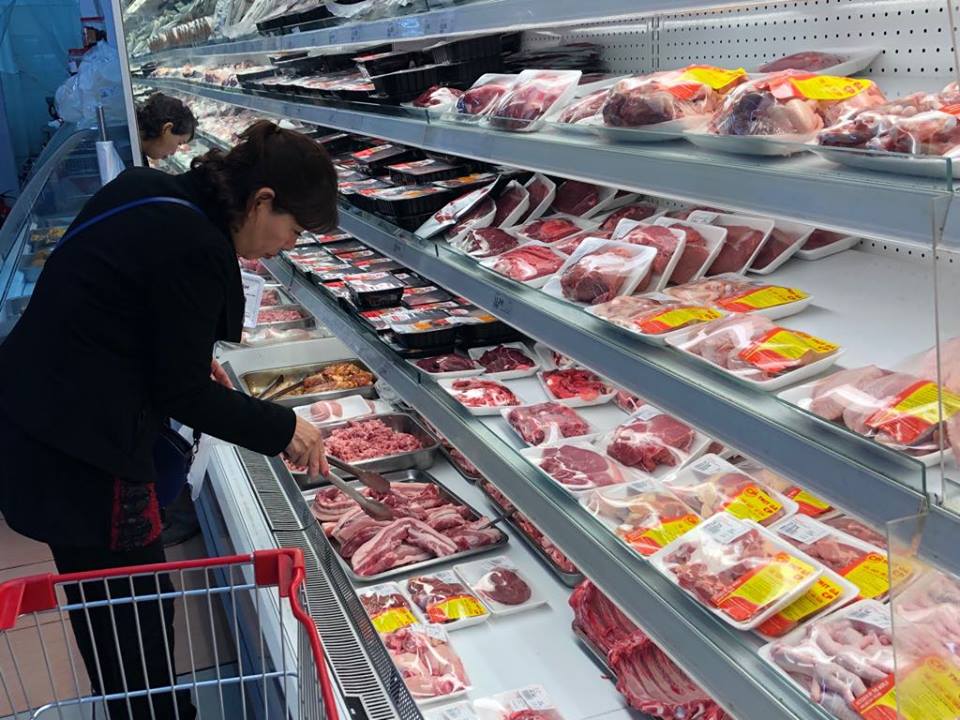 Giá heo hơi hôm nay 13/4: Hàng loạt siêu thị giảm giá thịt heo