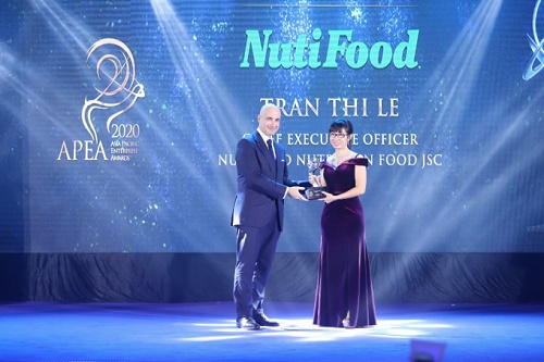 NutiFood nhận ba giải thưởng về doanh nghiệp và lãnh đạo xuất sắc châu Á