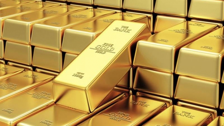 Giá vàng trong nước và thế giới cùng quay đầu giảm sau những phiên tăng liên tiếp, giá bán vàng SJC hiện cao hơn giá vàng thế giới 7,34 triệu đồng/lượ