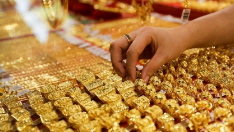 Giá vàng trong nước giảm mạnh theo giá thế giới