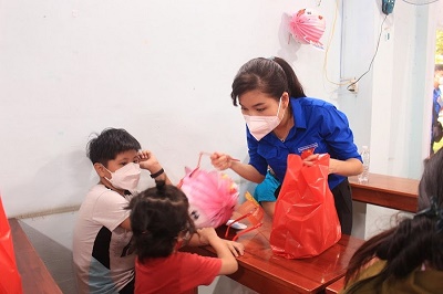 Nestlé Việt Nam trao tặng quà cho thiếu nhi  bị ảnh hưởng bởi đại dịch Covid-19