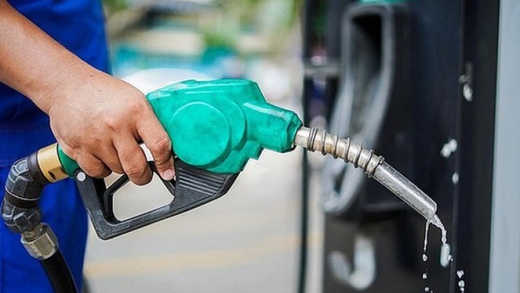Giá dầu tiếp tục tăng do lo ngại biến thể Omicron
