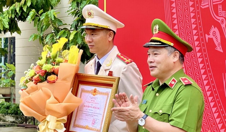 Trao Huân chương Dũng cảm của Chủ tịch nước cho Đại úy Thái Ngô Hiếu