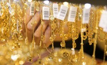 Giá vàng hôm nay 17-4: Vàng trang sức tăng rất mạnh, vàng SJC ổn định ở gần 70 triệu đồng/lượng