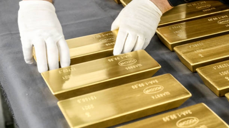 Giá vàng trong nước tiếp tục giảm, lùi về sát mốc 70 triệu đồng/lượng