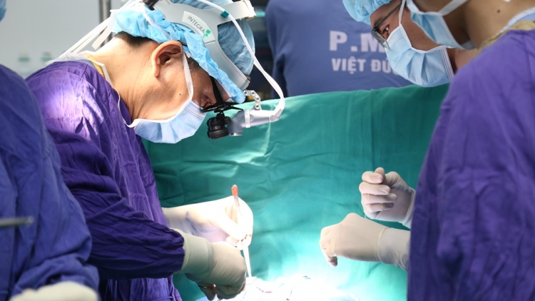 28.000 ống thuốc chống đông máu dùng trong mổ tim đã về Việt Nam