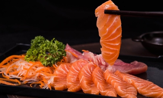 Chuyên gia dinh dưỡng chỉ nguy cơ tiềm ẩn trong đĩa sashimi hấp dẫn