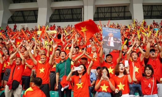 Đắt hàng tour du lịch Thái Lan cổ vũ tuyển Việt Nam đá chung kết AFF Cup